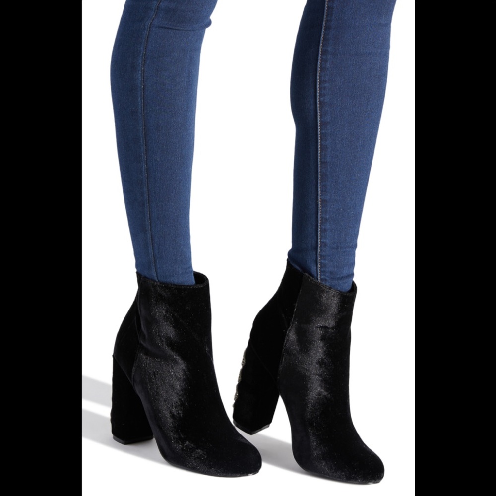 NWT Shoe Dazzle Black Velvet Block Heel Booties - Picture 6 of 9